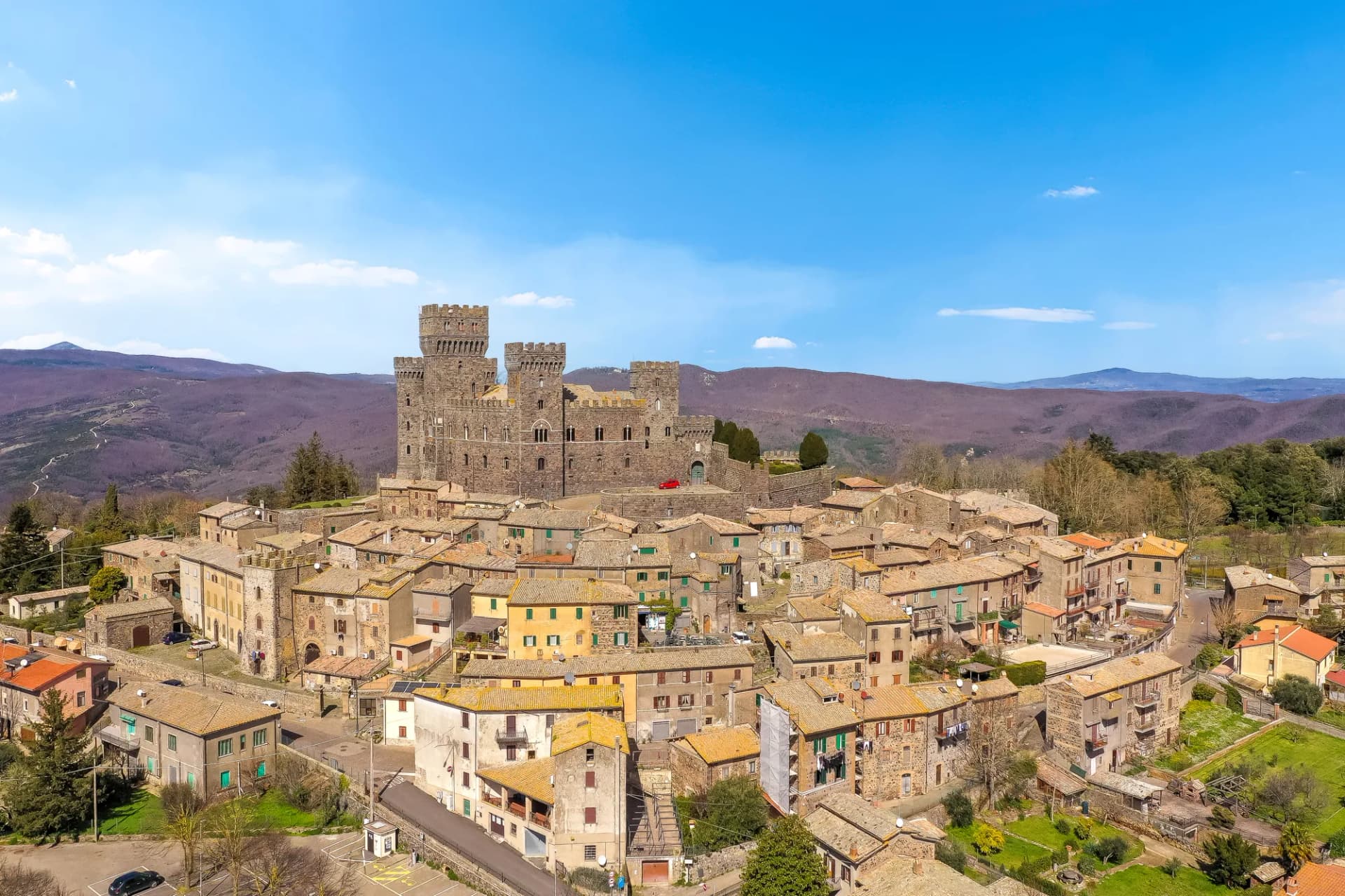 Historic Castle With Expansive Gardens And Ten Bedrooms 5