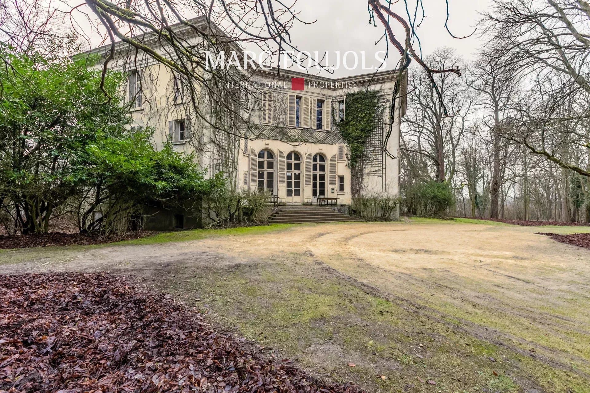 Castle With Development Potential Near Paris 2