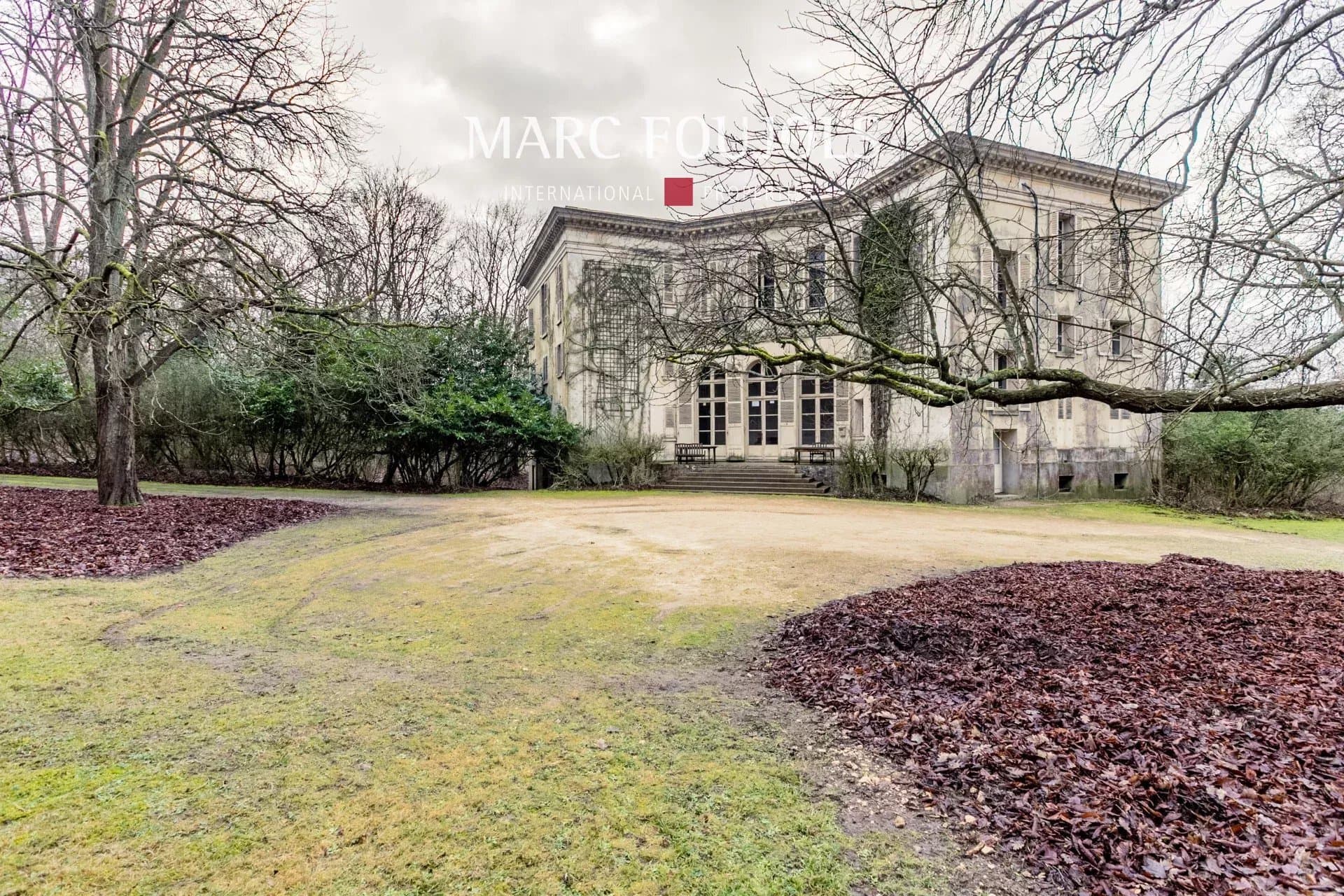 Castle With Development Potential Near Paris 3