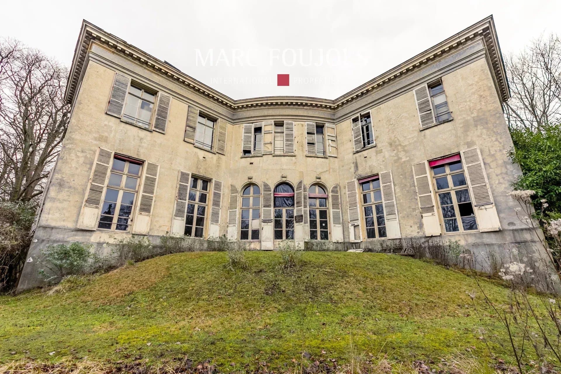 Castle With Development Potential Near Paris 5