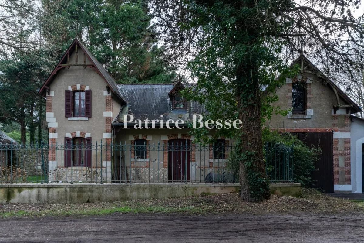 17th Century Manor With Outbuildings And Woodland Park 2