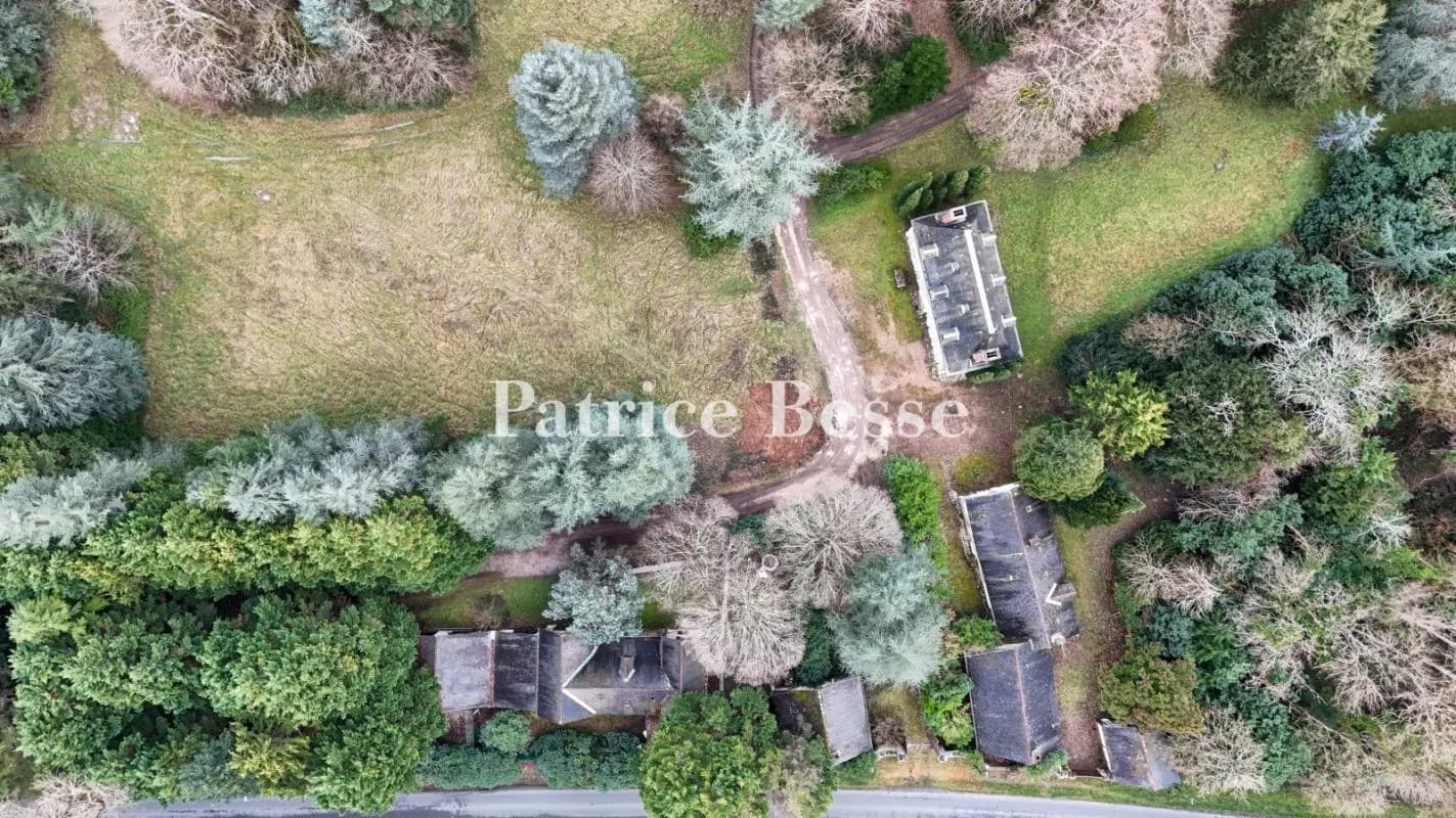 17th Century Manor With Outbuildings And Woodland Park 5