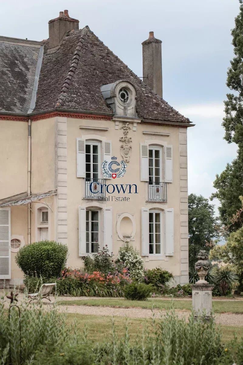 Elegant 17th Century Castle With Landscaped Park And Guest House 3