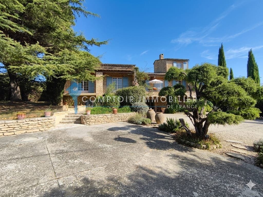 Elegant Character Property With Garden And Swimming Pool — in France