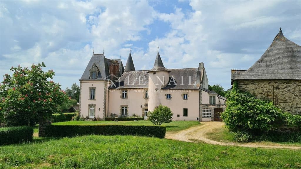 Château with 25 Hectares Surrounded by Nature in Brittany — Château for sale in Brittany, France