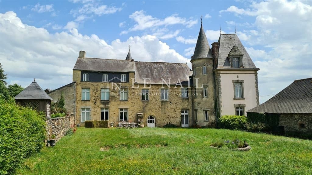 Château with 25 Hectares Surrounded by Nature in Brittany 2