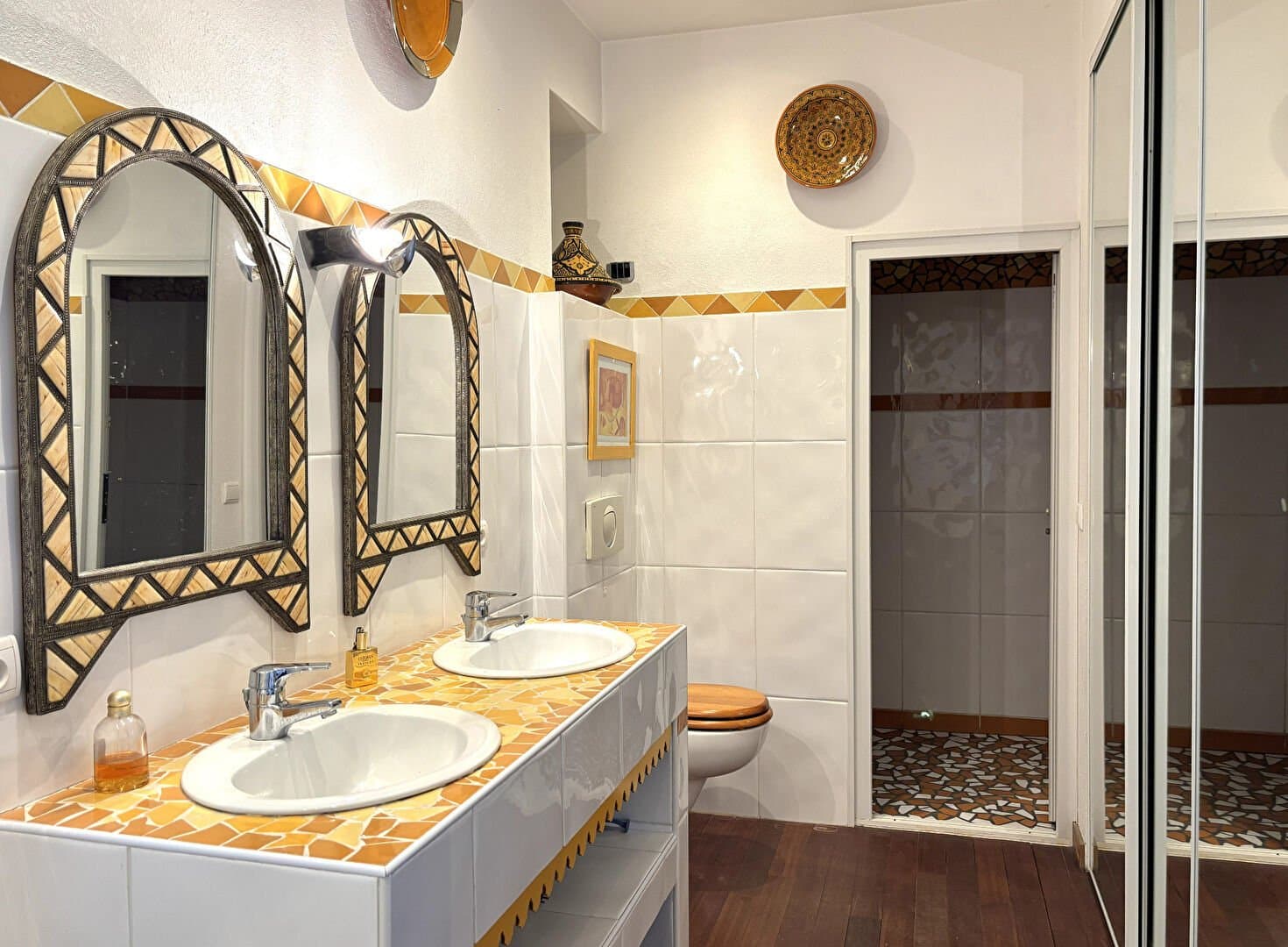 Elegant Mansion with Indoor Pool and Private Park 5