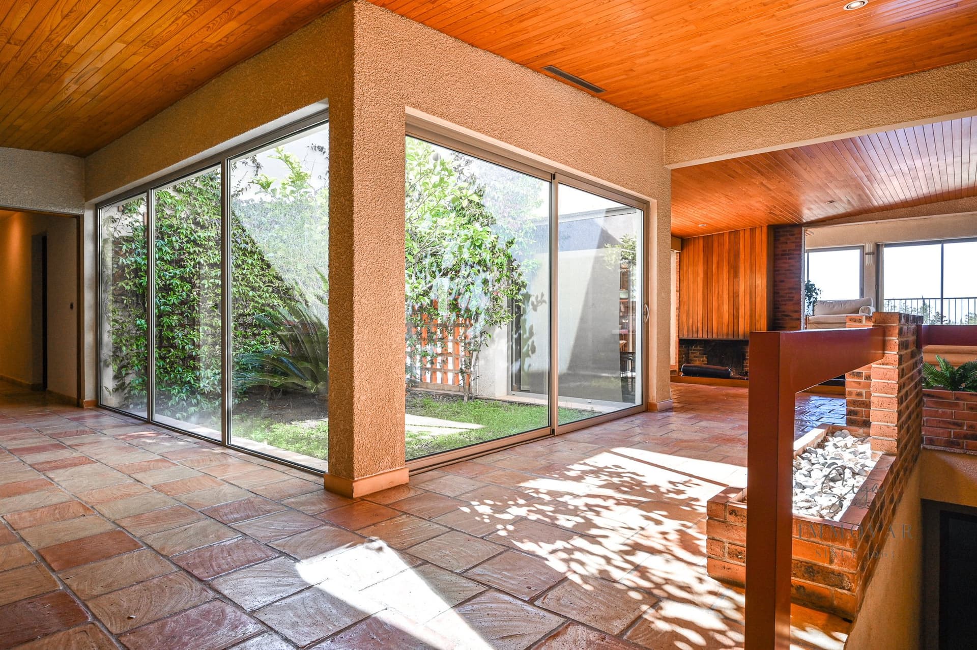 Elegant Modernist House With Sea View And Tennis Court 5