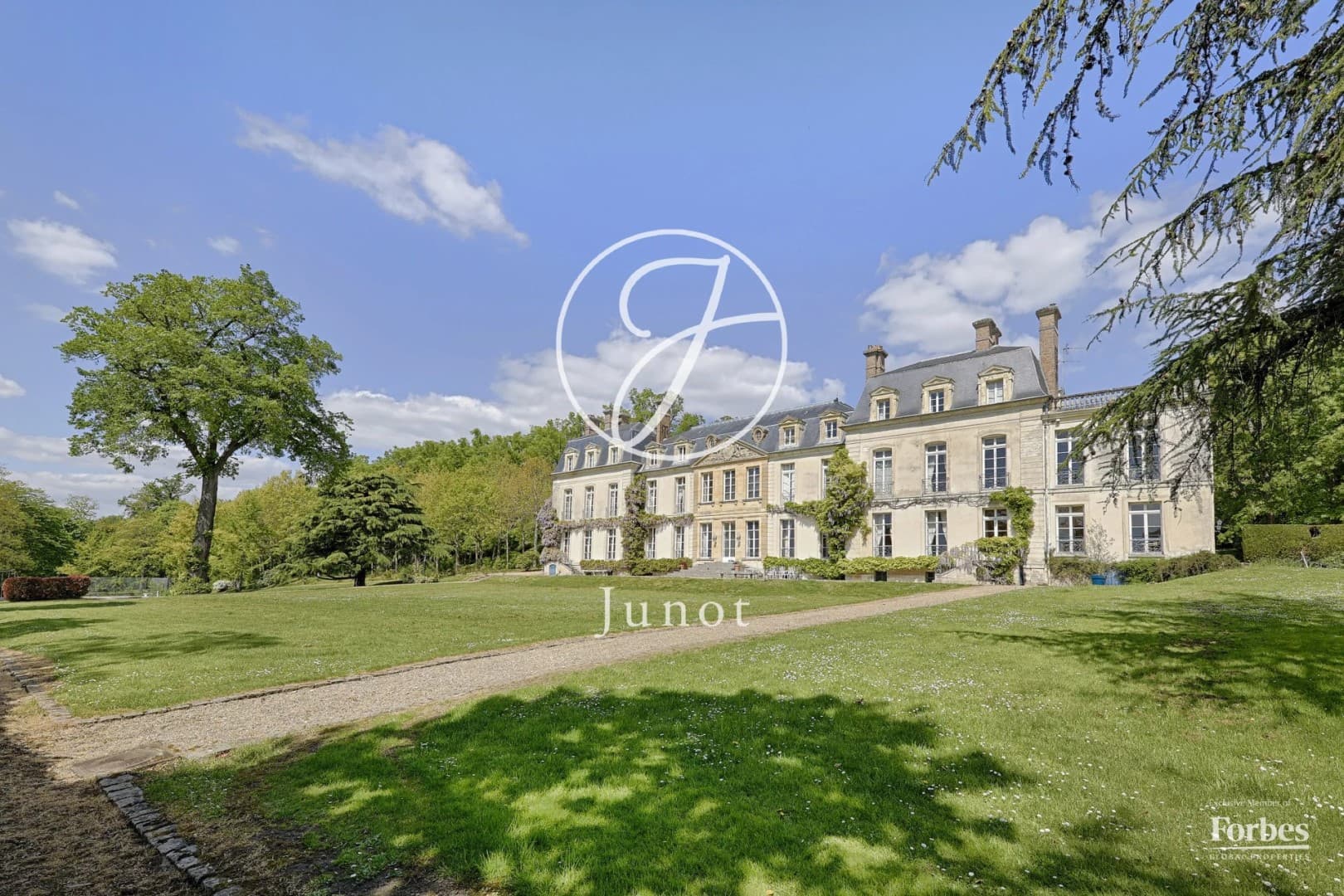 Historic 17th Century Château With Expansive Grounds Near Versailles 2