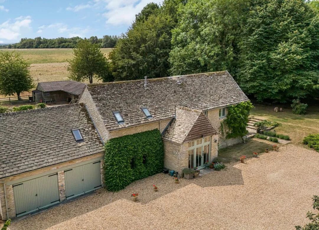 Charming 4 Bedroom Cotswold Country House With Equestrian Facilities 2