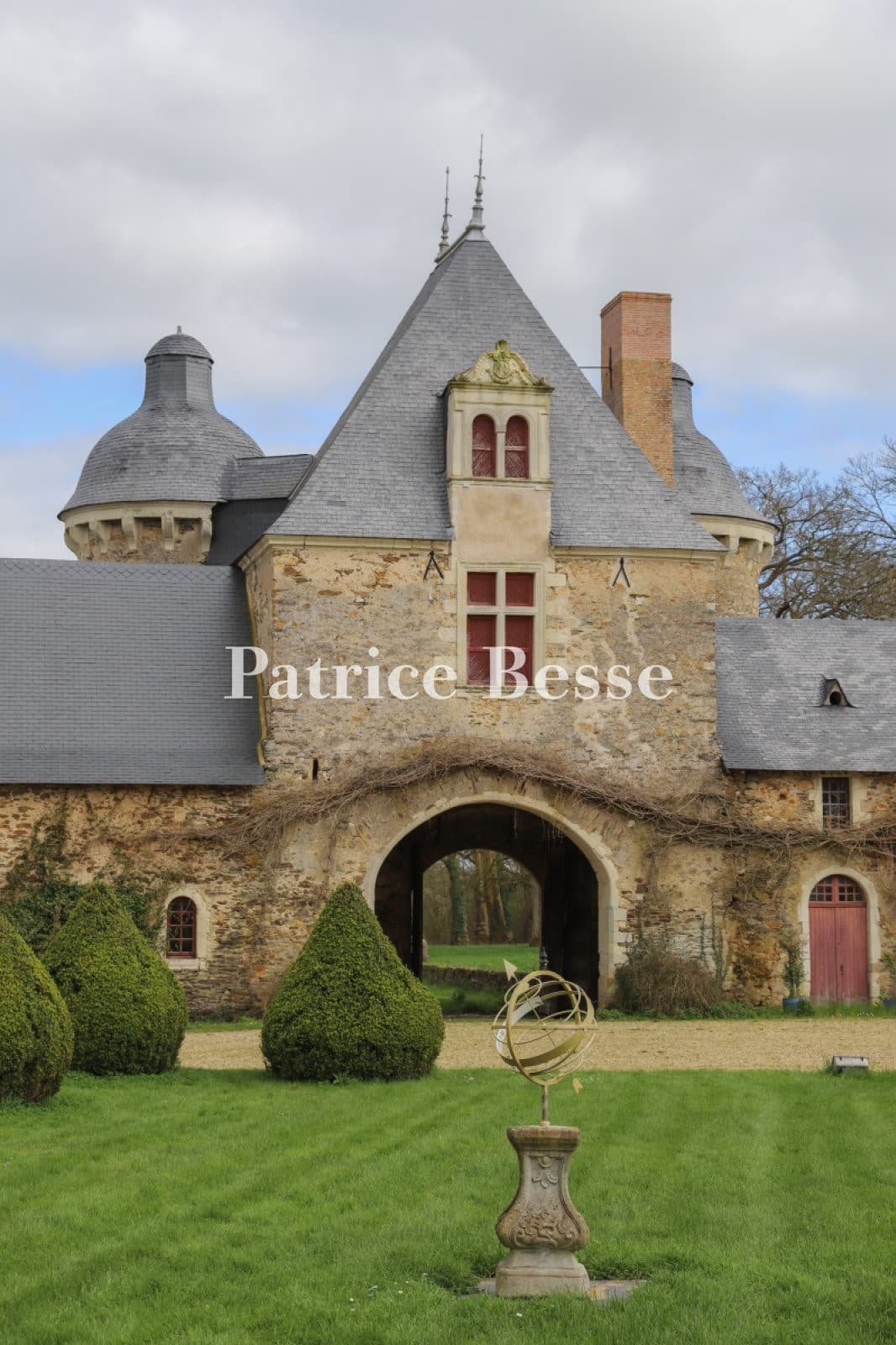 Remarkable Castle With Chapel And Extensive Grounds In Anjou 2
