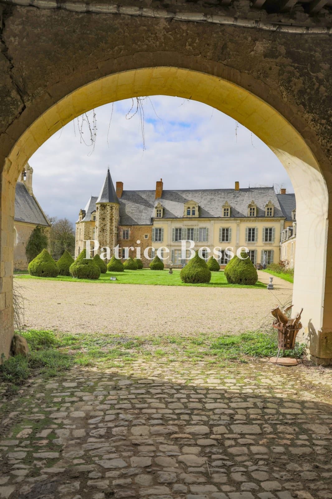 Remarkable Castle With Chapel And Extensive Grounds In Anjou 5