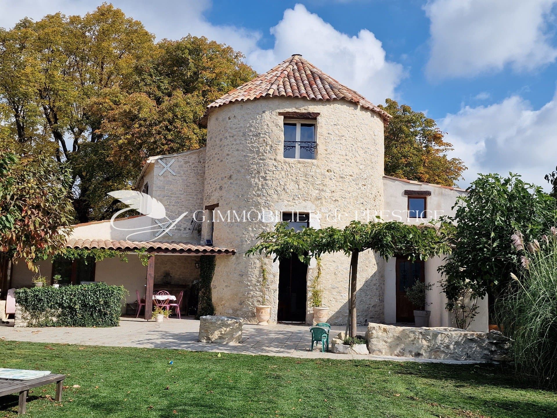 Elegant Restored Provençal Mill With Pool In The Heart Of Revest-du-Bion