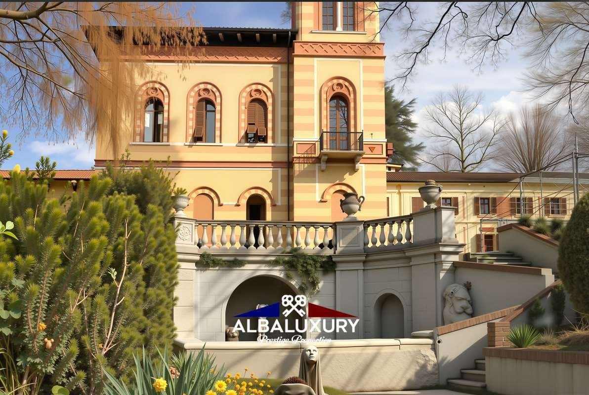 Prestigious Historic Property With Extensive Parkland And Sports Facilities 2