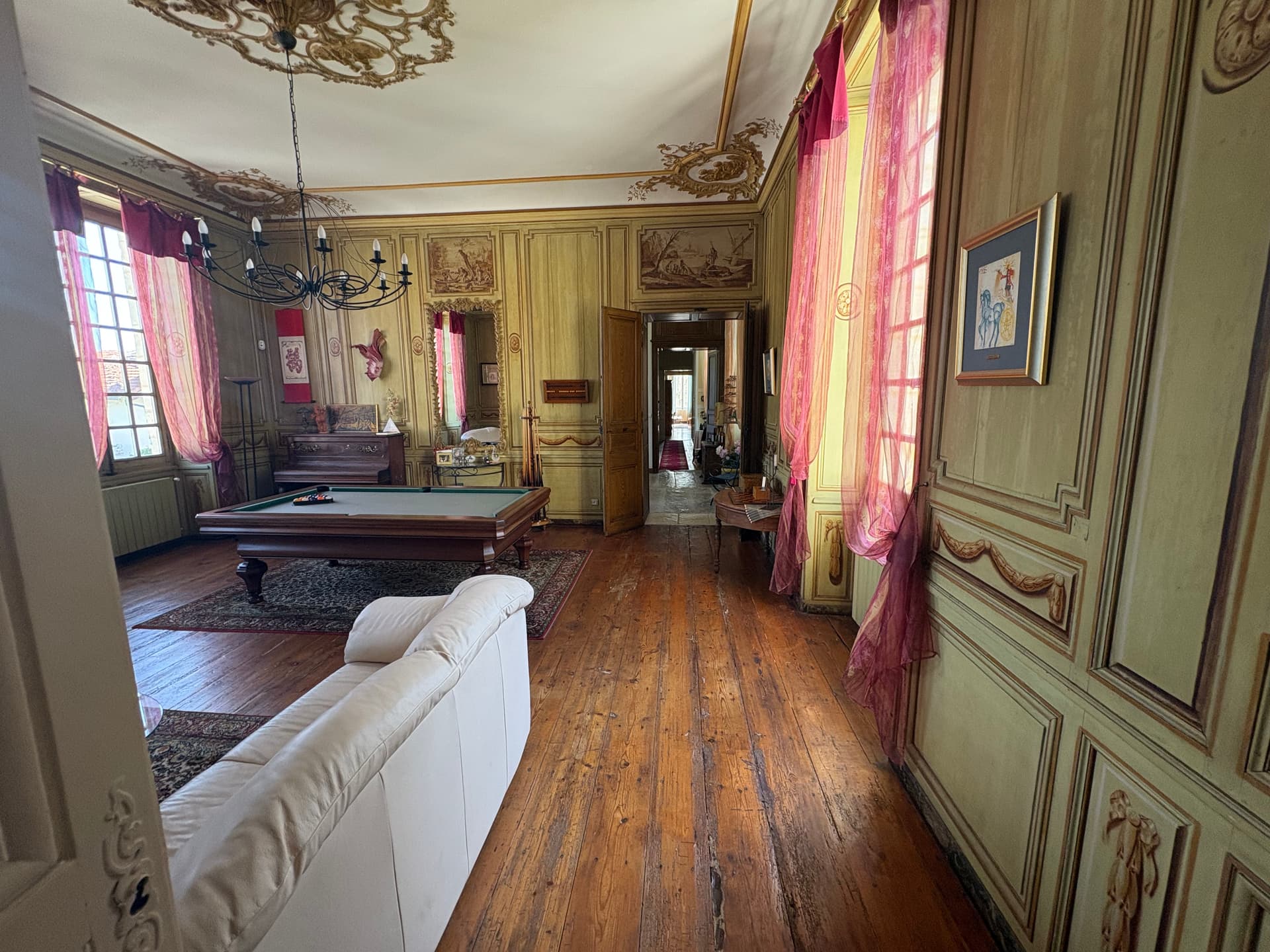 Historic Castle with 12 Bedrooms and Swimming Pool 2