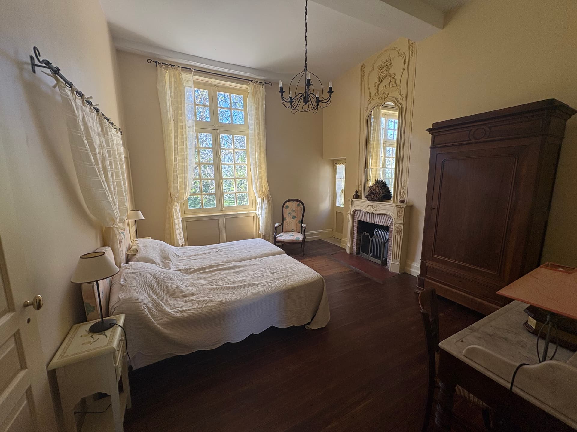 Historic Castle with 12 Bedrooms and Swimming Pool 3