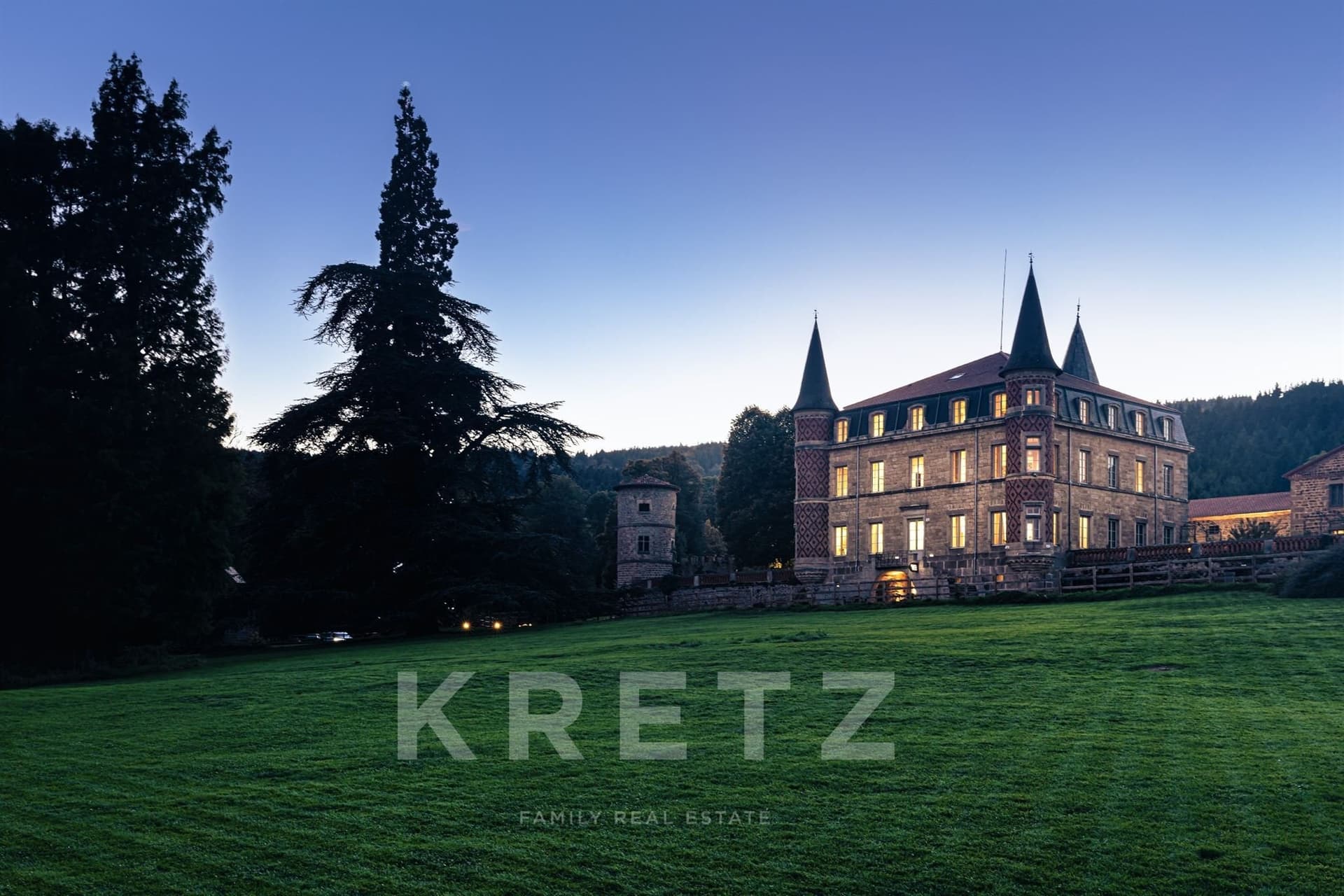 High-End Château And Event Venue Set Within 15 Hectares 3