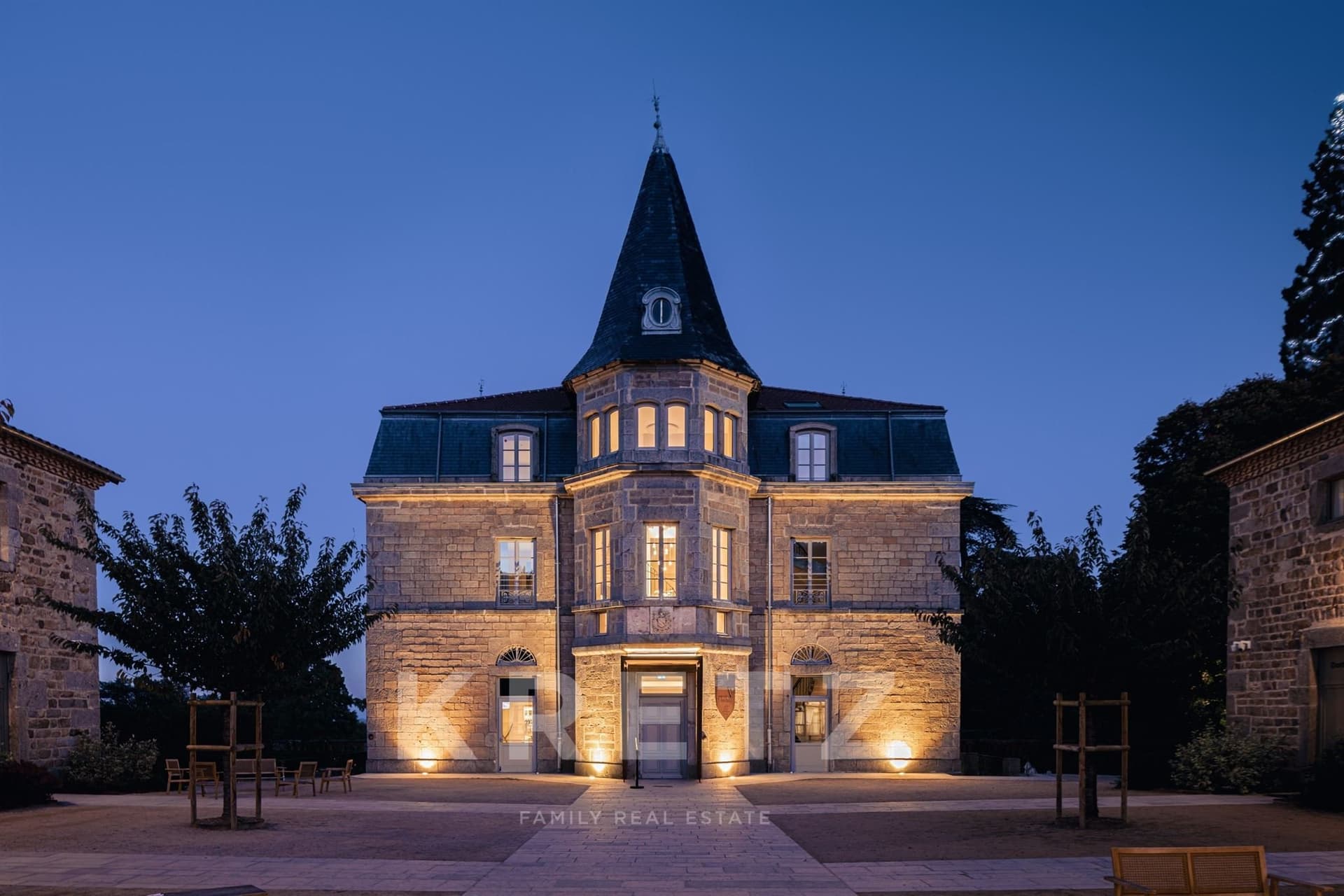 High-End Château And Event Venue Set Within 15 Hectares 4