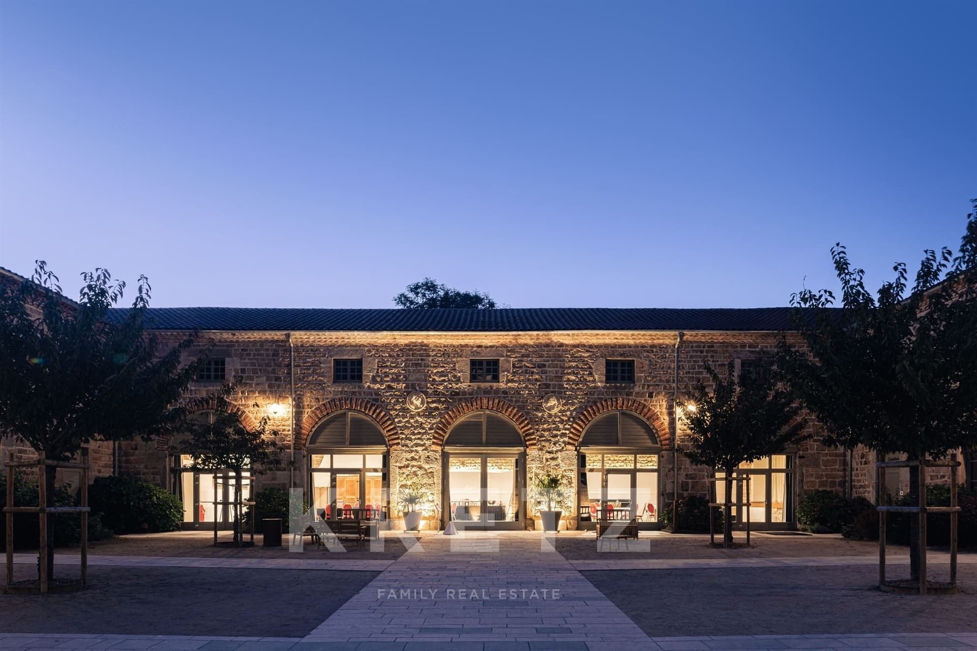 High-End Château And Event Venue Set Within 15 Hectares 5