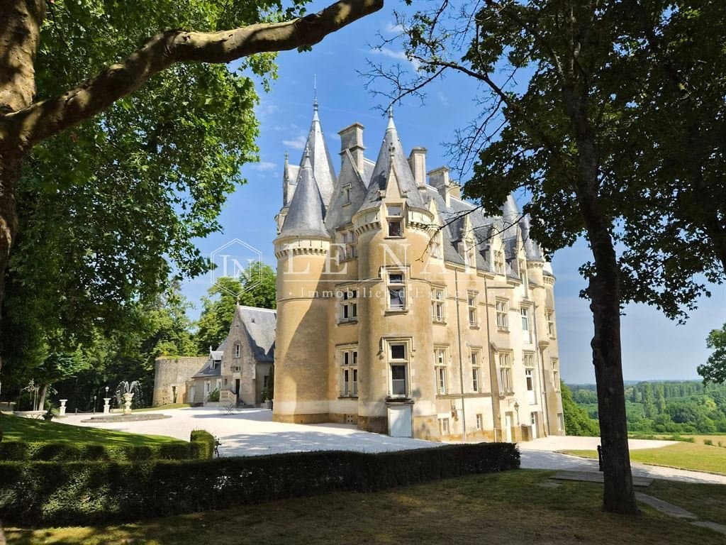 Elegant Château With Extensive Grounds And Modern Amenities 4