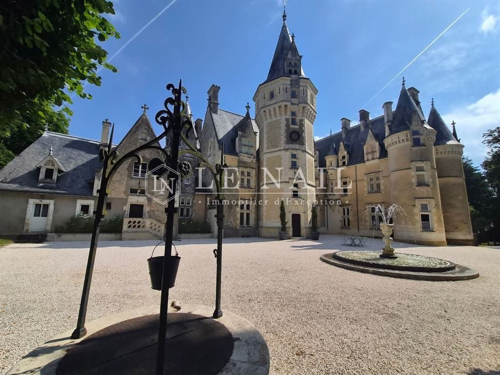 Elegant Château With Extensive Grounds And Modern Amenities 5