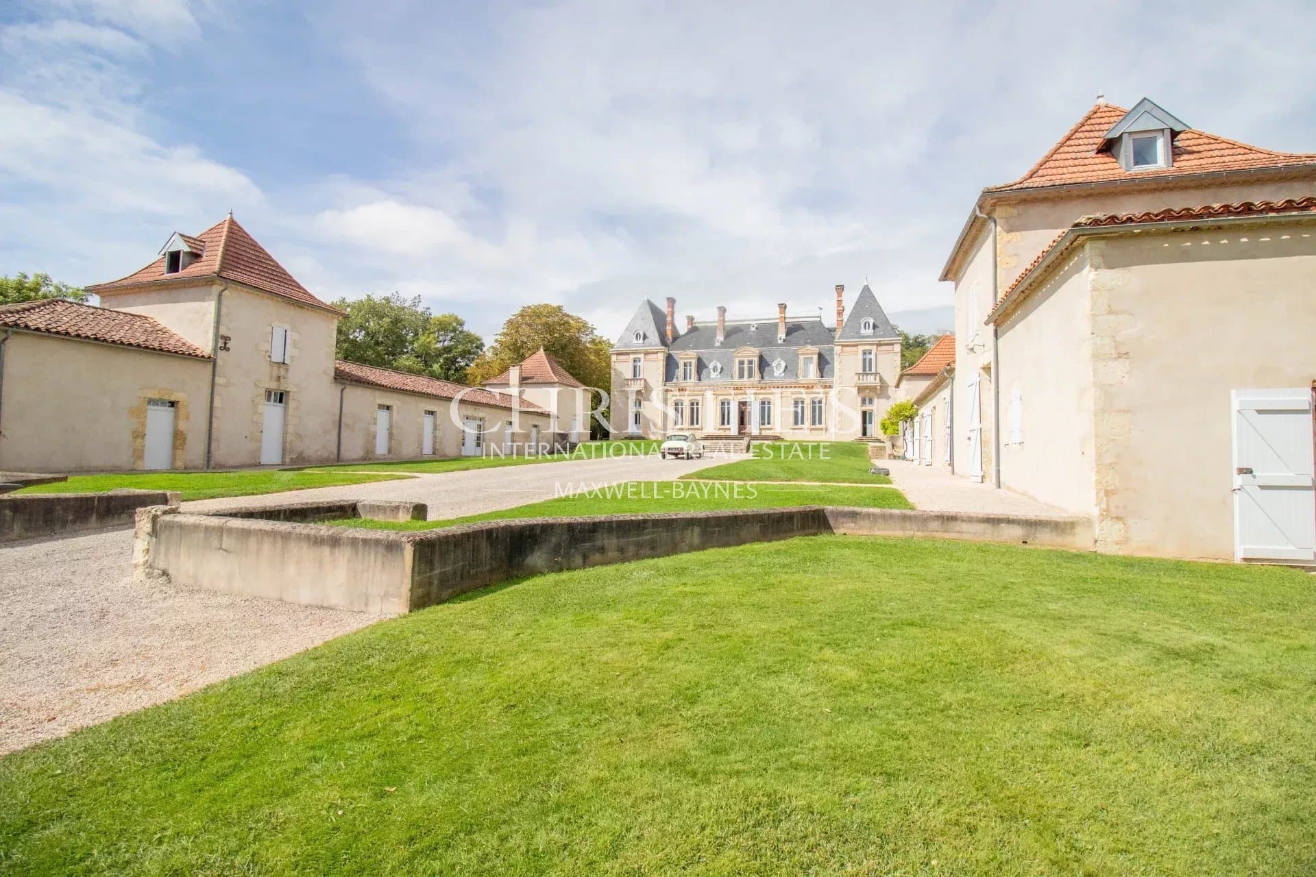 Elegant 17th Century Château With Indoor Pool And Expansive Grounds