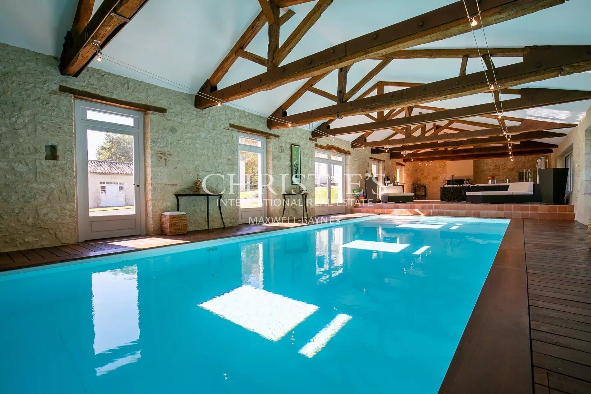 Elegant 17th Century Château With Indoor Pool And Expansive Grounds 5
