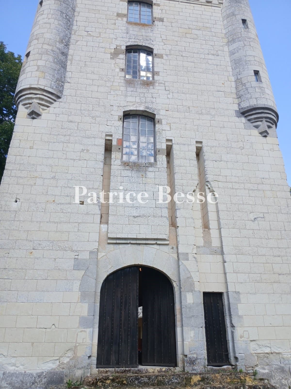 Historic Castle with 35 Hectares of Walled Grounds and 17th Century Outbuildings 3