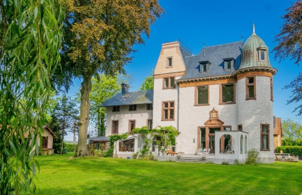 Château Les Trois Roix 700.0 Sqm With Independent Guest Accommodation