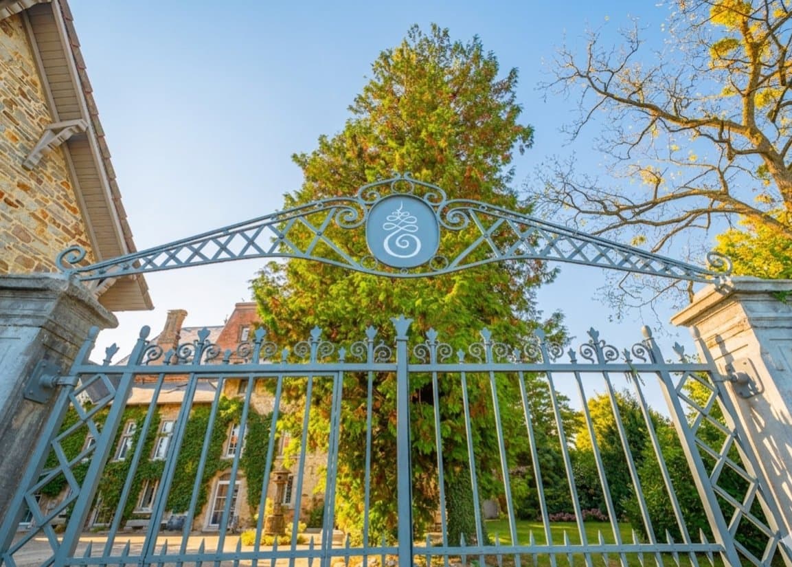 Château Les Trois Roix 700.0 Sqm With Independent Guest Accommodation 4