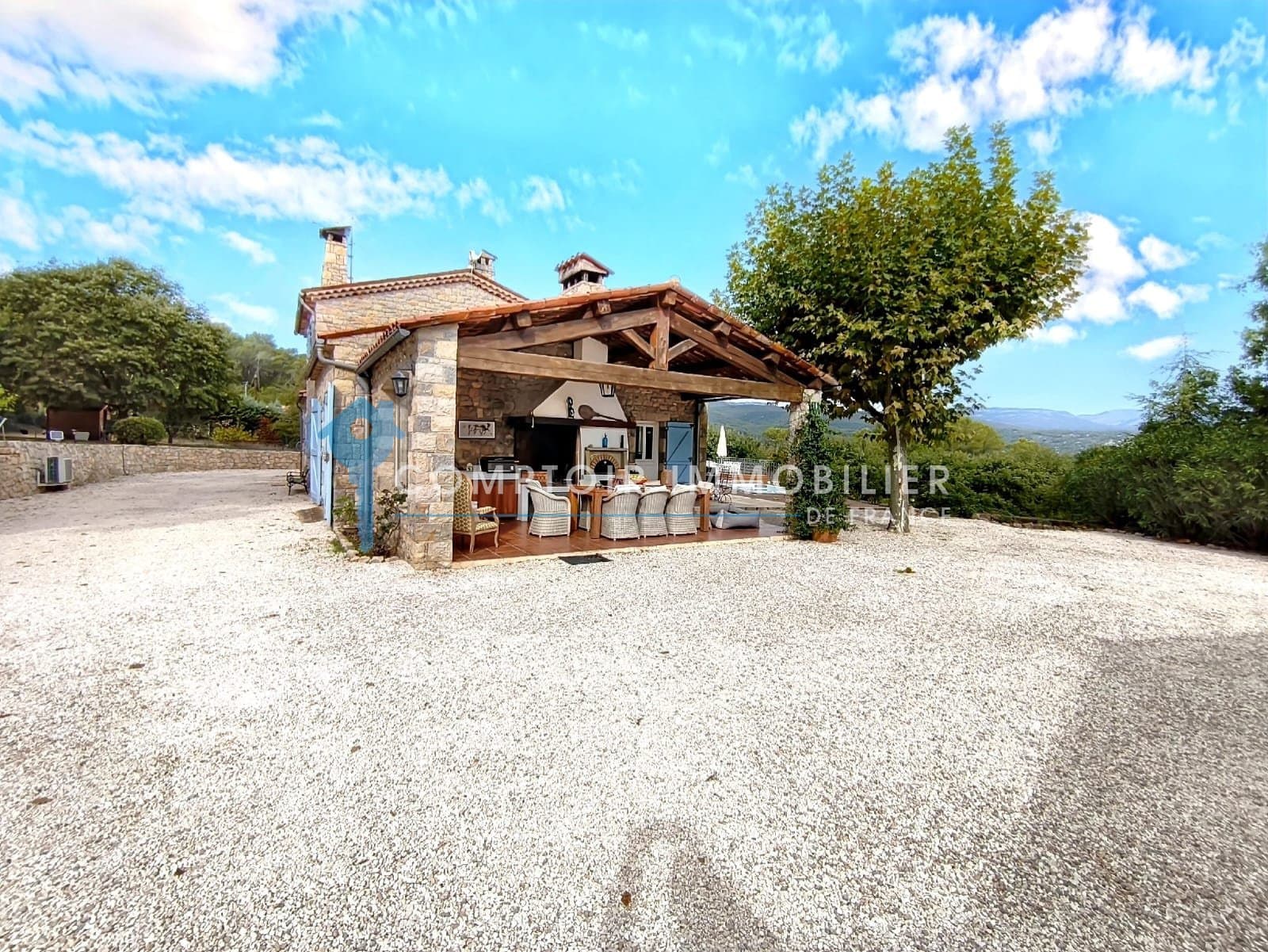 Exceptional Villa with Panoramic Terrace and Equestrian Facilities 4