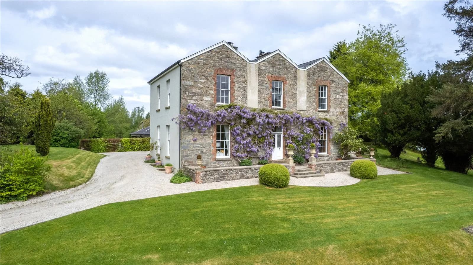 Elegant Late-Georgian Country Residence with Walled Garden and River Views 2