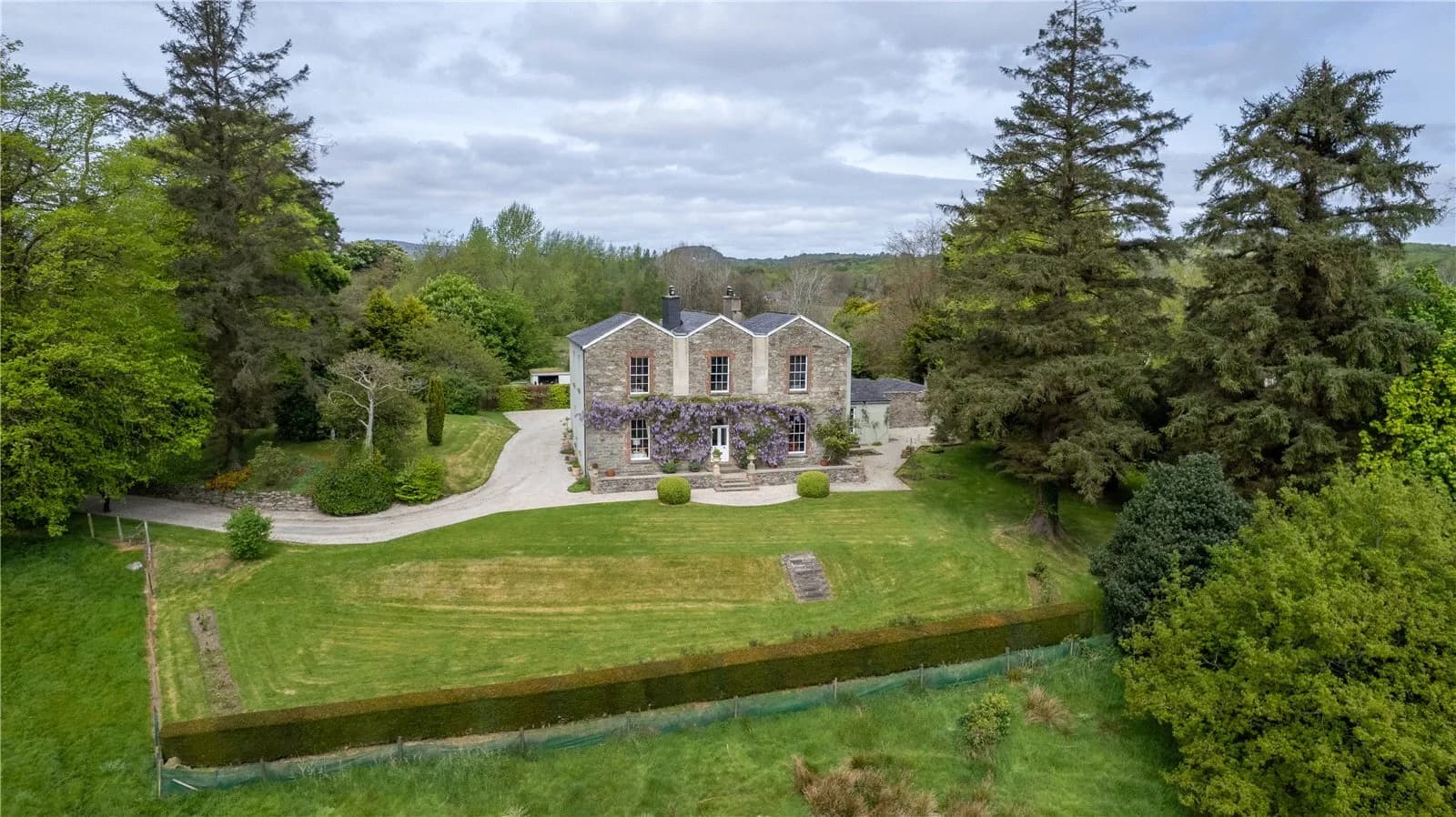 Elegant Late-Georgian Country Residence with Walled Garden and River Views 3