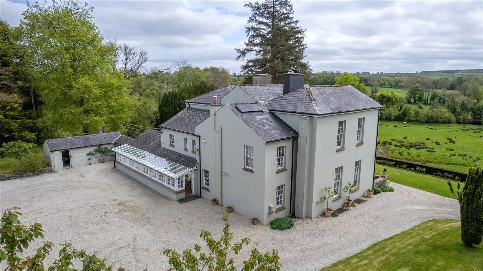 Elegant Late-Georgian Country Residence with Walled Garden and River Views 5