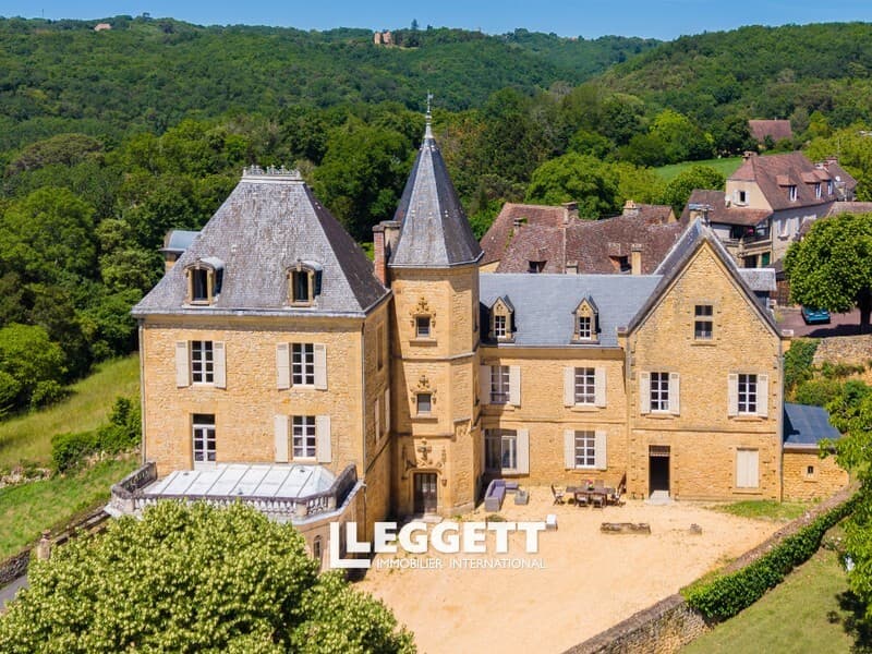 Exceptional 18th Century Château With Panoramic Dordogne Views — Château for sale in Dordogne, France
