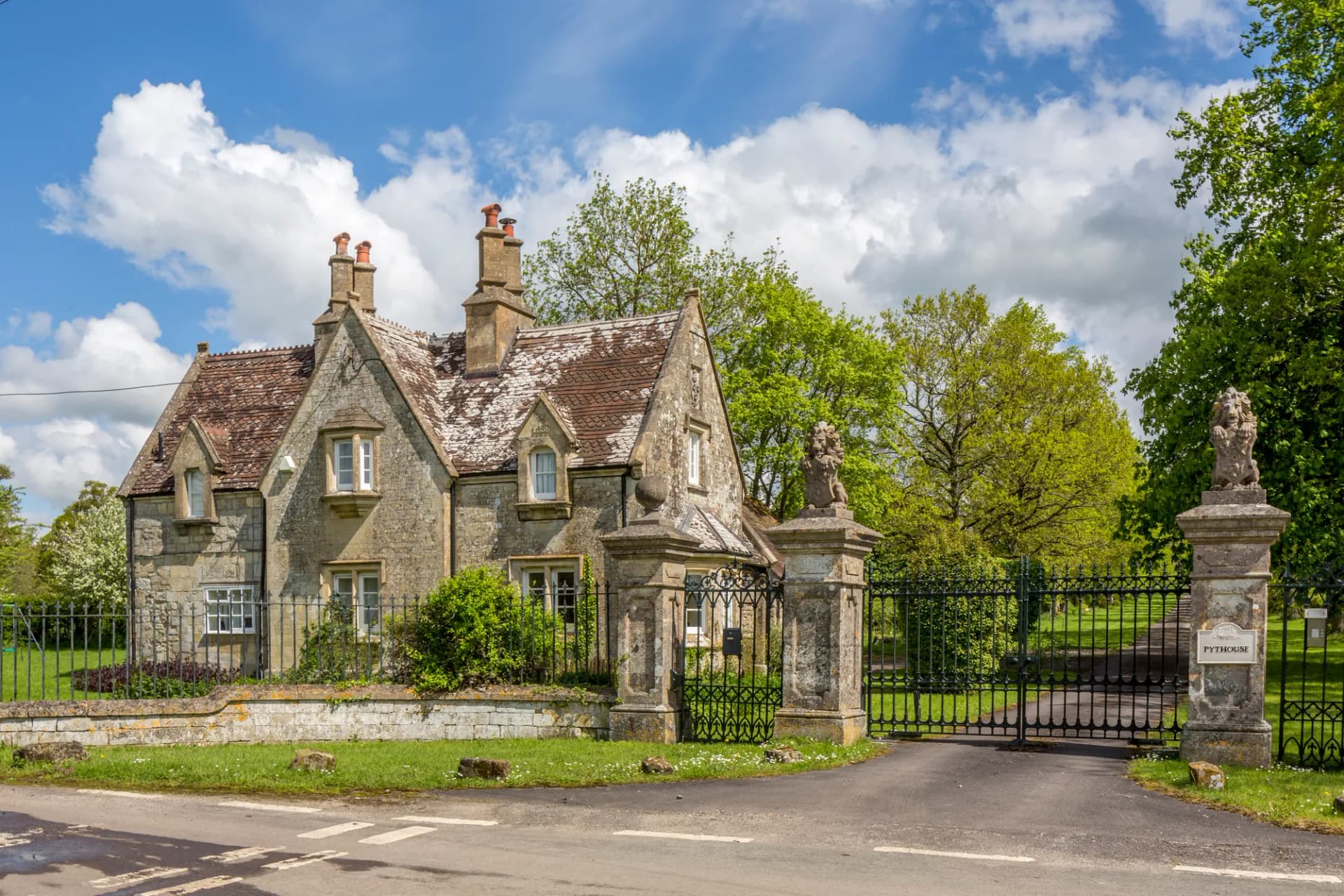 Grade II* Listed Country House Estate Set Within 93 Acres 2