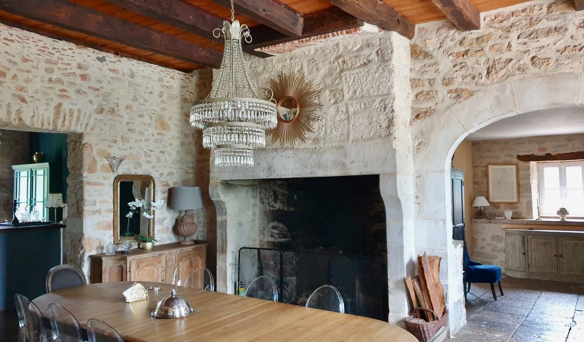 Elegant 18th Century Manor With Swimming Pool, Tennis Court, And Barn 2