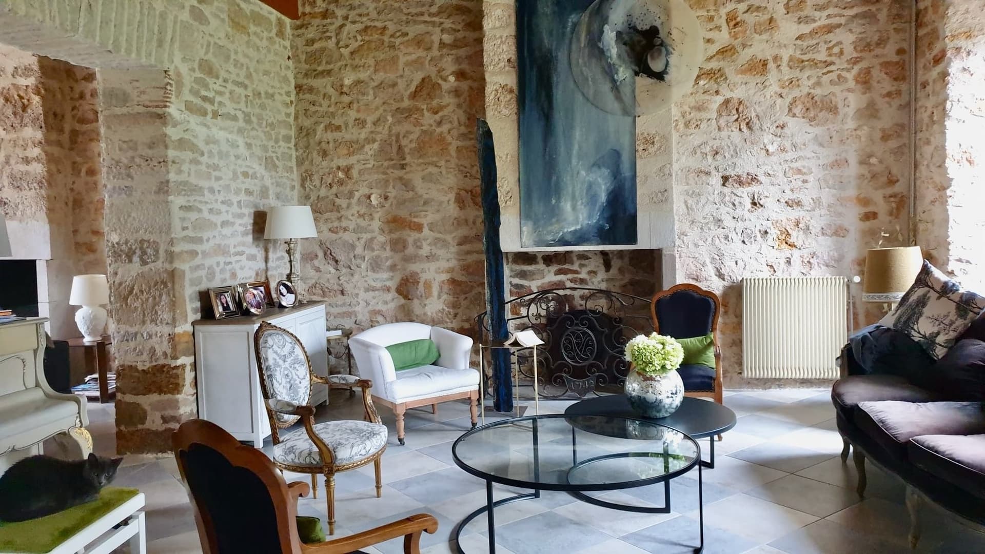 Elegant 18th Century Manor With Swimming Pool, Tennis Court, And Barn 5
