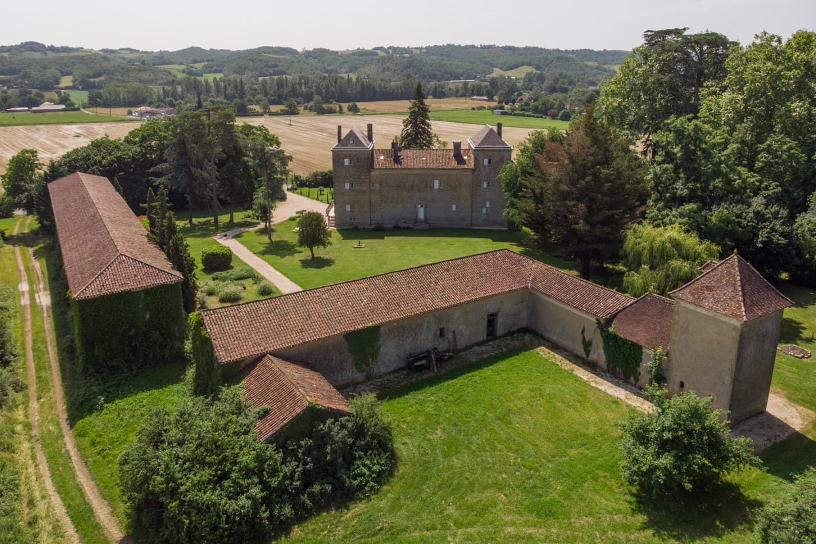Spacious Castle With 10 Bedrooms And Swimming Pool — in Gers, France