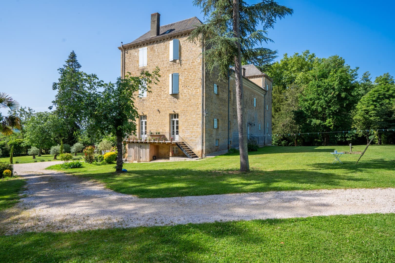 Spacious Castle With 10 Bedrooms And Swimming Pool 5