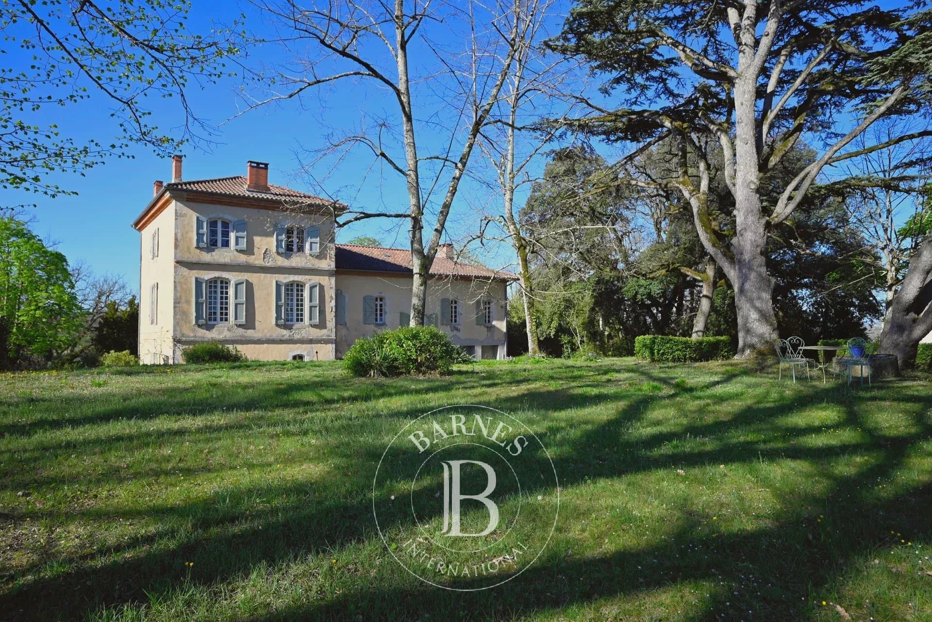 Elegant Late 18th Century Manor House With Expansive Grounds 4