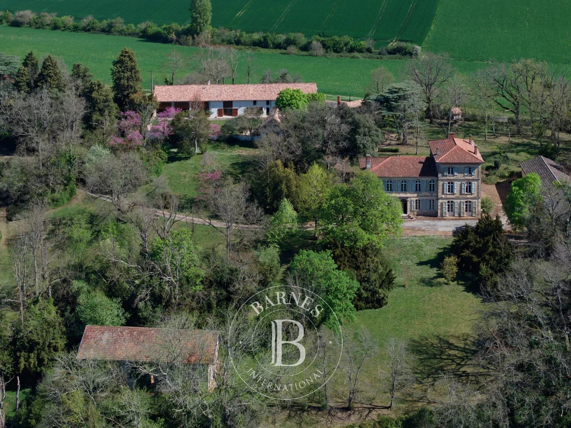 Elegant Late 18th Century Manor House With Expansive Grounds 4