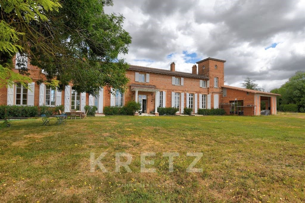 Charming Castle With 4 Bedrooms — in Occitanie, France