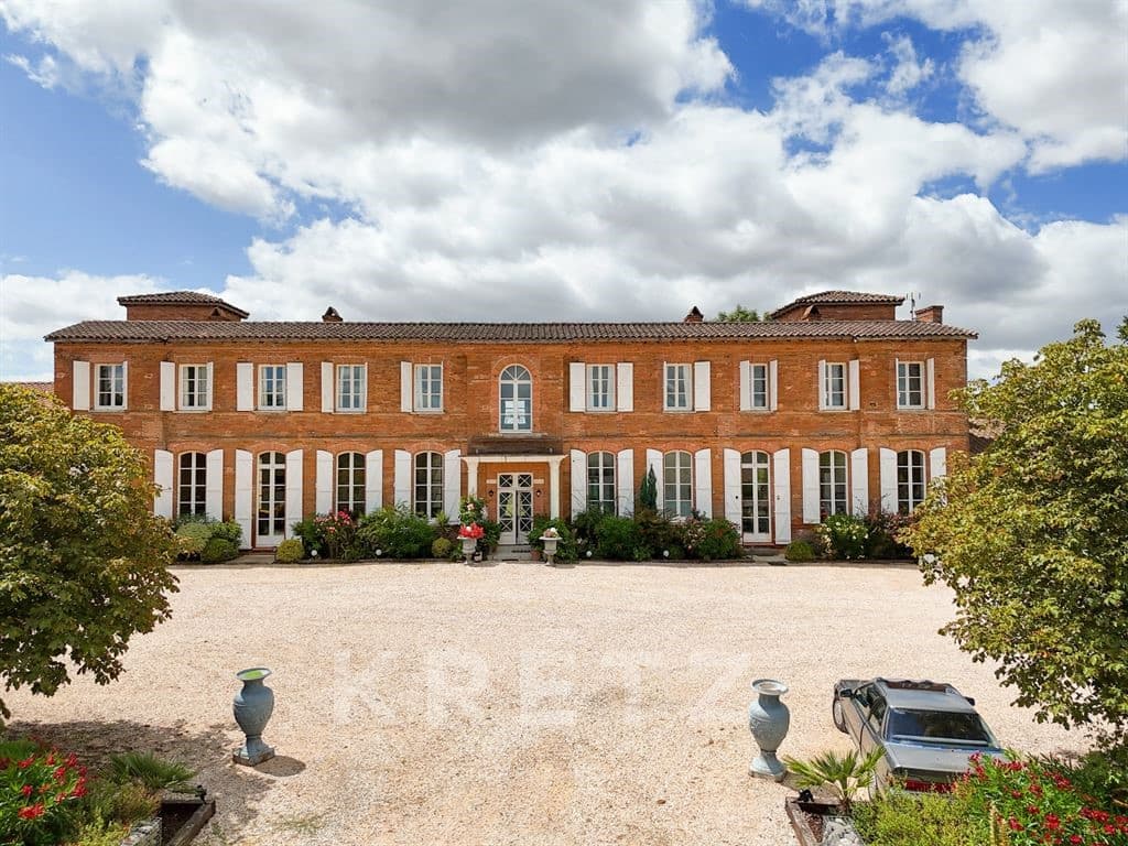 Charming Castle With 4 Bedrooms 2