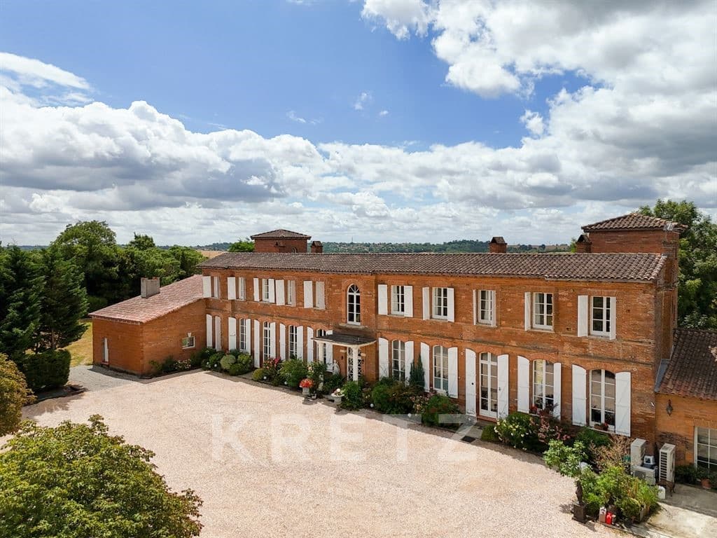 Charming Castle With 4 Bedrooms 3