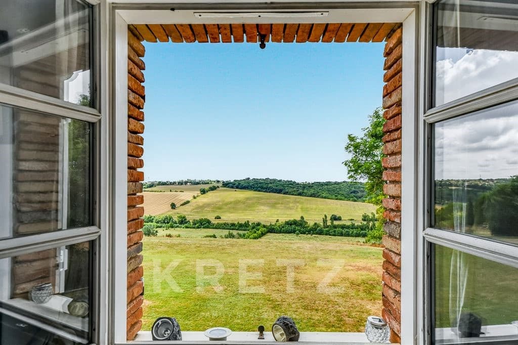Charming Castle With 4 Bedrooms 4
