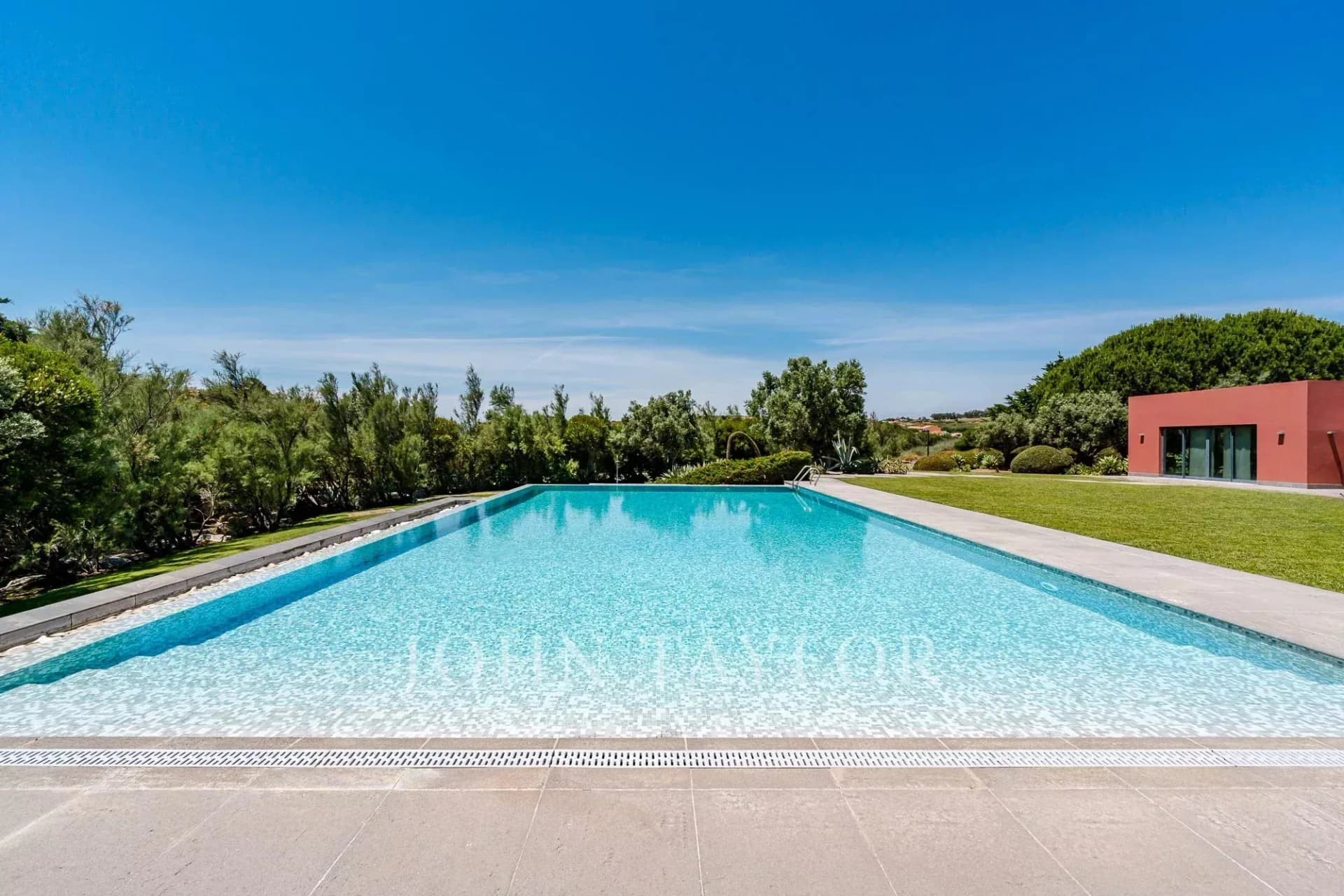 Elegant 4-Bedroom Villa With Panoramic Ocean Views In Cascais 2