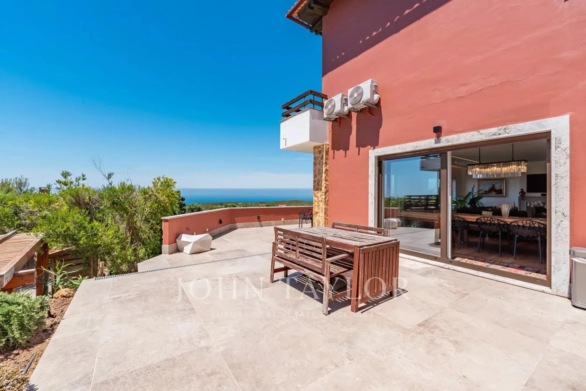 Elegant 4-Bedroom Villa With Panoramic Ocean Views In Cascais 4