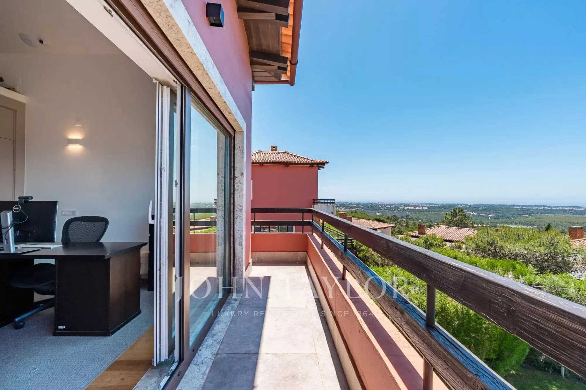 Elegant 4-Bedroom Villa With Panoramic Ocean Views In Cascais 5