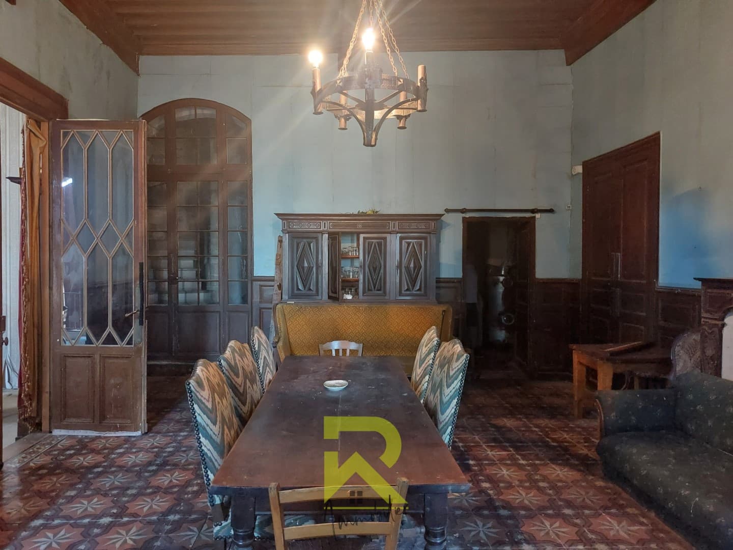 Historic Castle with 12 Bedrooms and Breathtaking Views 3